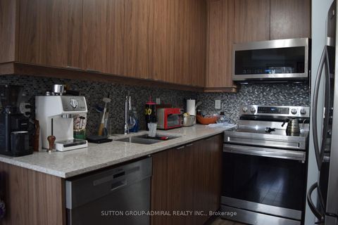 Photo 5 at 213 - 370 Hopewell Avenue, Belgravia, Toronto