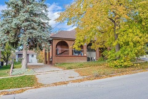 Photo 1 at 90 Flamborough Drive E, Amesbury, Toronto