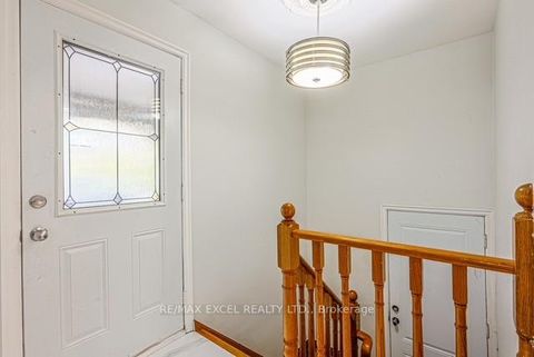 Photo 5 at 90 Flamborough Drive E, Amesbury, Toronto