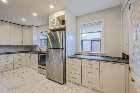 Photo 6 at 90 Flamborough Drive E, Amesbury, Toronto