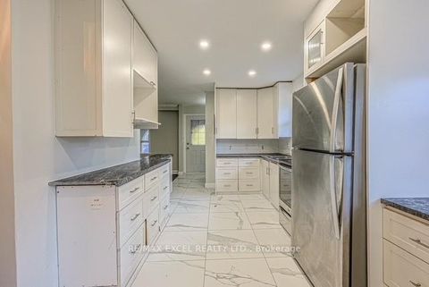 Photo 8 at 90 Flamborough Drive E, Amesbury, Toronto