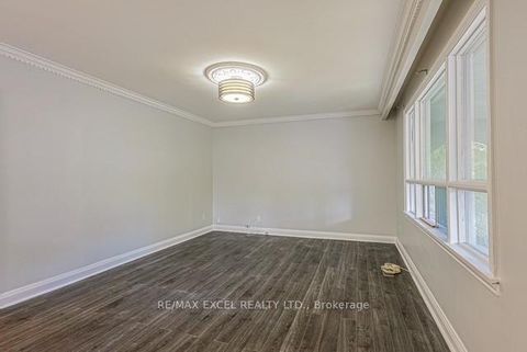 Photo 10 at 90 Flamborough Drive E, Amesbury, Toronto