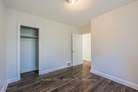 Photo 13 at 90 Flamborough Drive E, Amesbury, Toronto