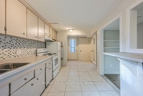 Photo 19 at 90 Flamborough Drive E, Amesbury, Toronto