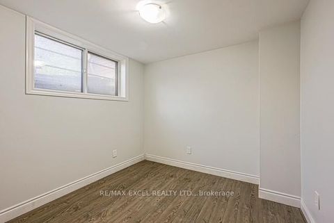 Photo 20 at 90 Flamborough Drive E, Amesbury, Toronto