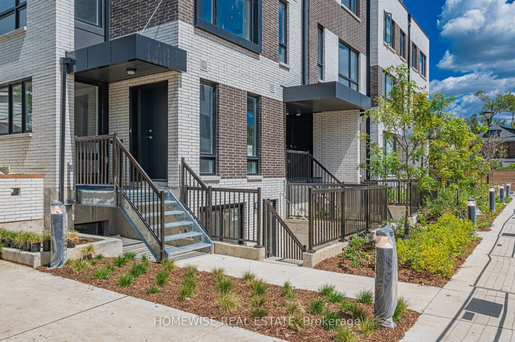 TH8 - 20 Ed Clark Gardens, Pellam Park, Toronto 