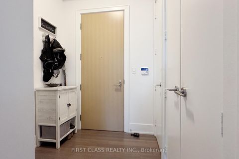 Photo 10 at 403 - 39 Queens Quay, Waterfront Communities C8, Toronto