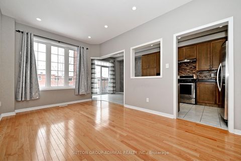 Photo 9 at 41 Big Hill Crescent, Patterson, Vaughan