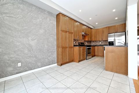 Photo 13 at 41 Big Hill Crescent, Patterson, Vaughan