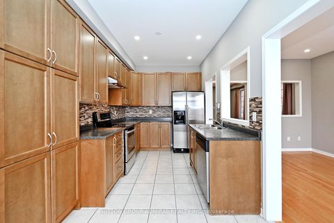 Photo 14 at 41 Big Hill Crescent, Patterson, Vaughan