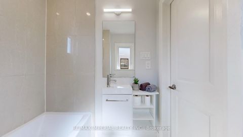 Photo 29 at 9 Lesmount Avenue, East York, Toronto