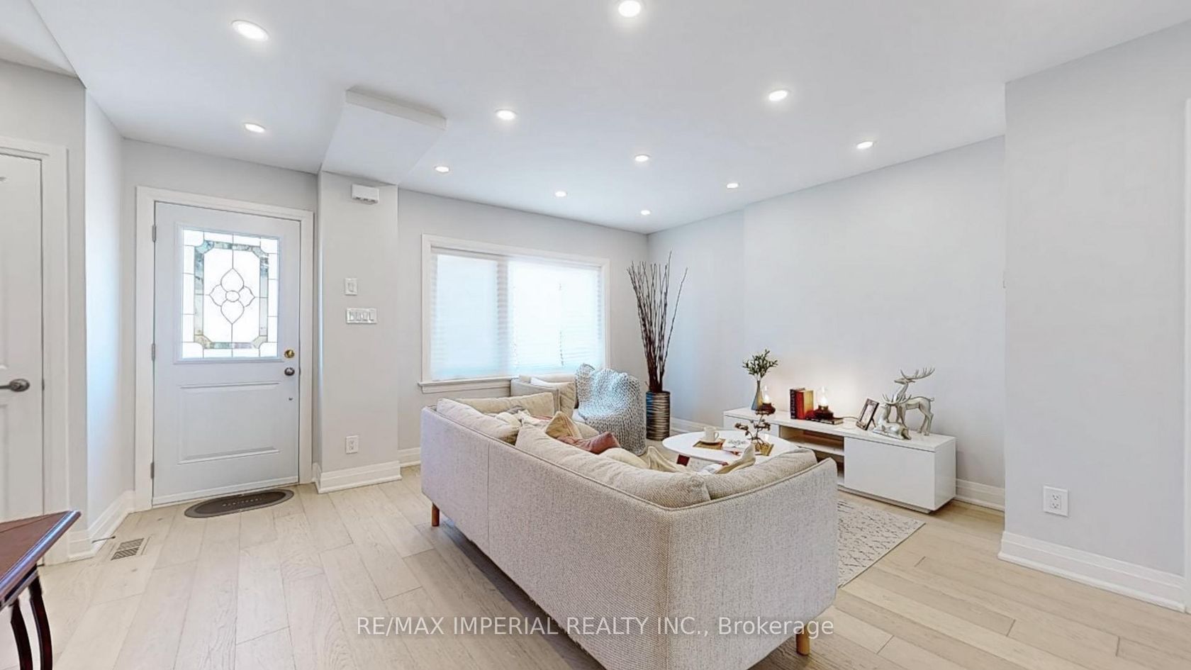 9 Lesmount Avenue, East York, Toronto by Loree Meneguzzi Real Estate 9 Lesmount Avenue, East York, Toronto