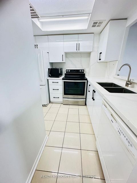 Photo 7 at 734 - 3 Greystone Walk Drive, Kennedy Park, Toronto