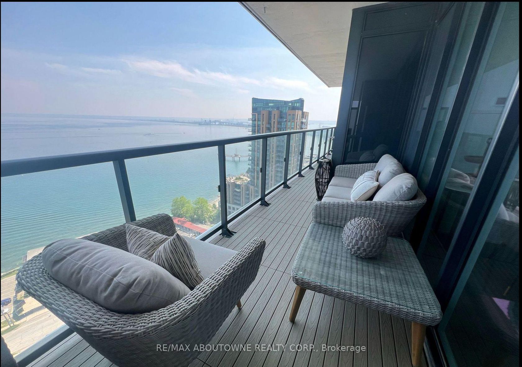 2204 - 370 Martha Street, Brant, Burlington by Loree Meneguzzi Real Estate 2204 - 370 Martha Street, Brant, Burlington