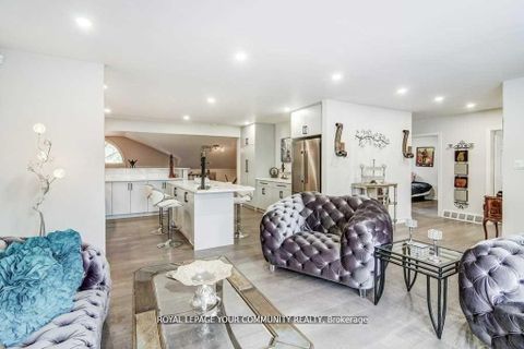 Photo 9 at 768 Grace Street, College Manor, Newmarket