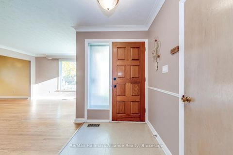 Photo 7 at 281 Savoy Crescent, SW Southwest, Oakville