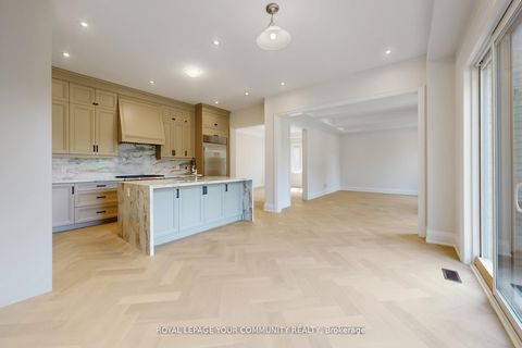 Photo 7 at 61 Milky Way Drive, Observatory, Richmond Hill