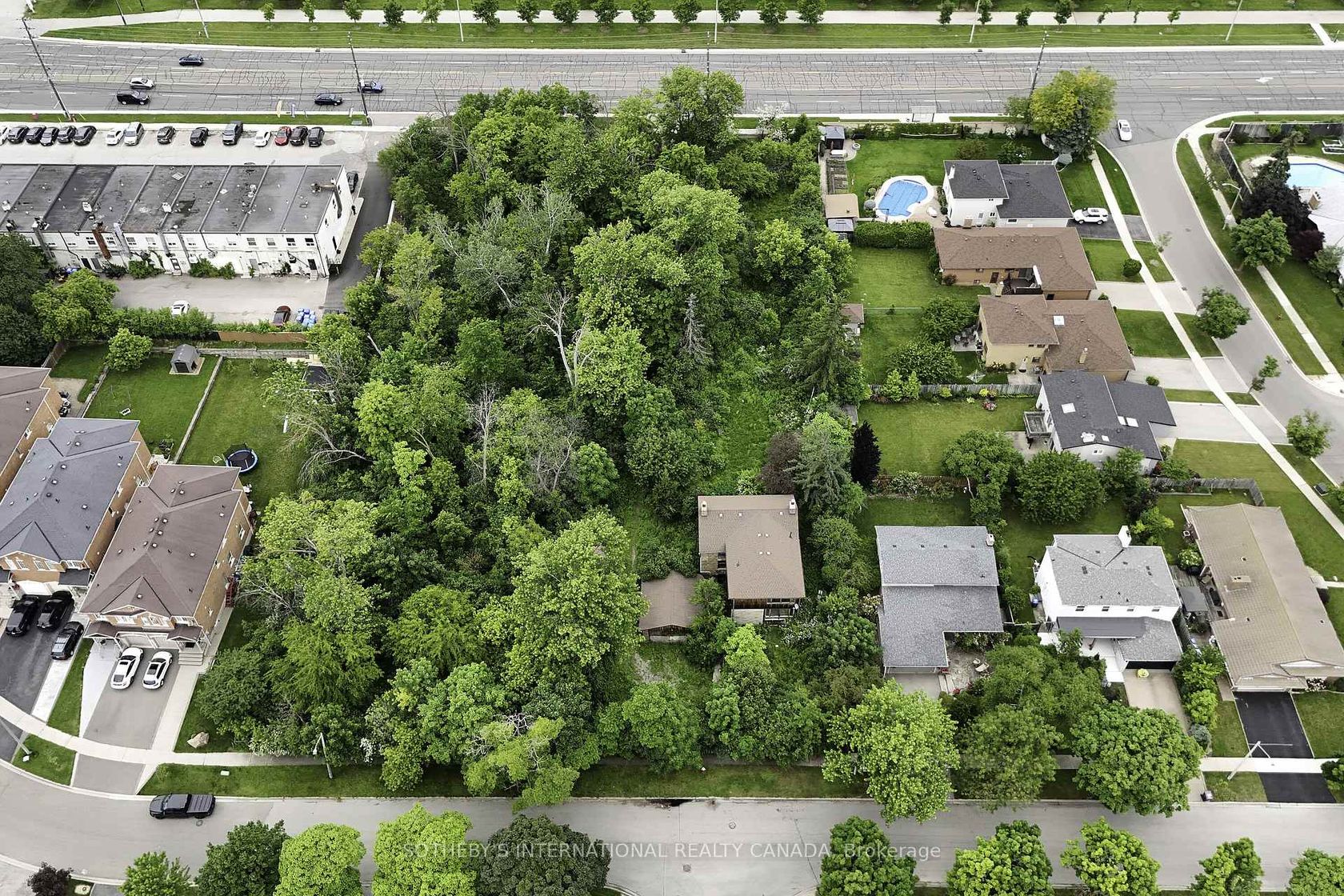 1050 BURNHAMTHORPE Road E, Applewood, Mississauga 