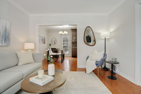 Photo 2 at 10 Allanbrooke Drive, Kingsway South, Toronto