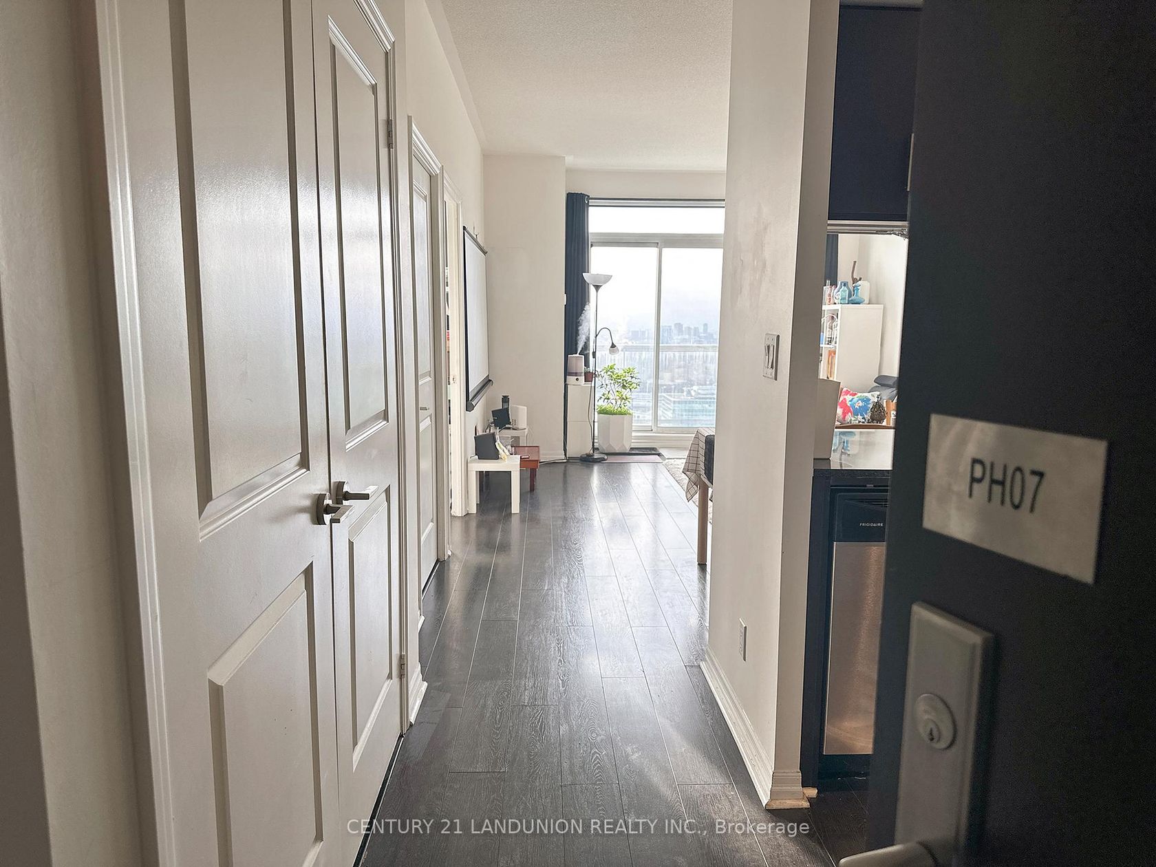 Ph 7 - 30 Heron's Hill Way, Henry Farm, Toronto 