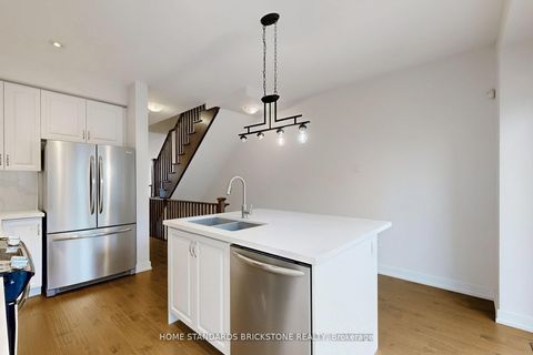 Photo 13 at 215 Salterton Circle, Rural Vaughan, Vaughan