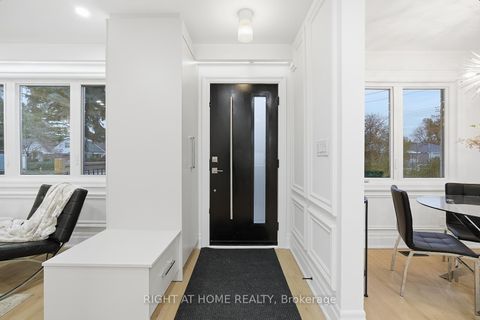 Photo 4 at 162 Tower Drive, Maryvale, Toronto