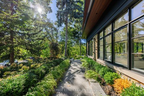 Photo 3 at 8 Crown Park Road, The Beaches, Toronto