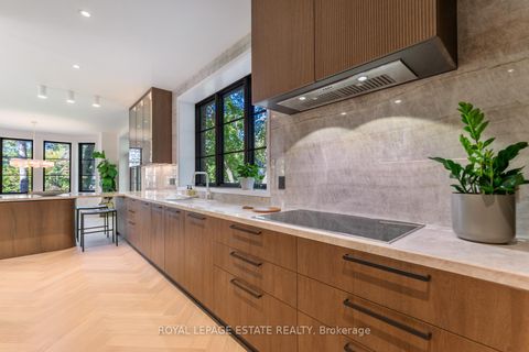 Photo 13 at 8 Crown Park Road, The Beaches, Toronto