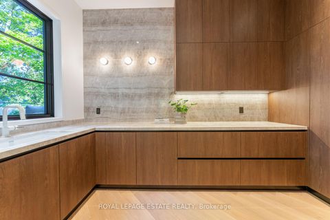 Photo 22 at 8 Crown Park Road, The Beaches, Toronto