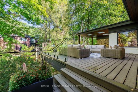 Photo 23 at 8 Crown Park Road, The Beaches, Toronto