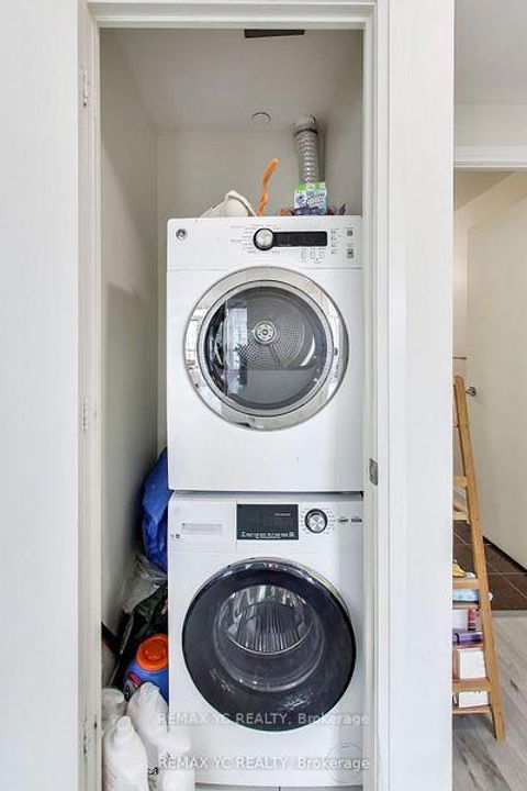 Photo 12 at 1002 - 68 Canterbury Place, Willowdale West, Toronto