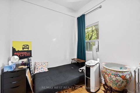 Photo 14 at 935 Bathurst Street, Annex, Toronto