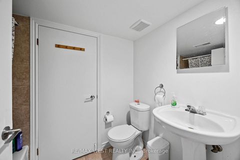 Photo 18 at 935 Bathurst Street, Annex, Toronto