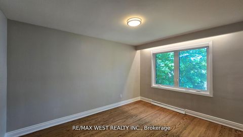 Photo 12 at 40 Arlstan Drive, Bathurst Manor, Toronto