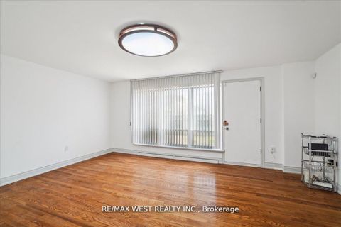 Photo 14 at 40 Arlstan Drive, Bathurst Manor, Toronto