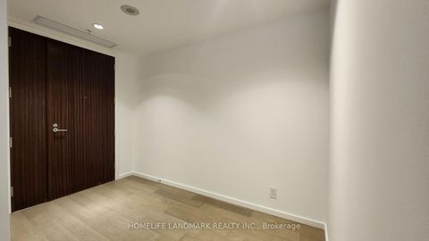 Photo 9 at 4704 - 180 University Avenue, Bay Street Corridor, Toronto