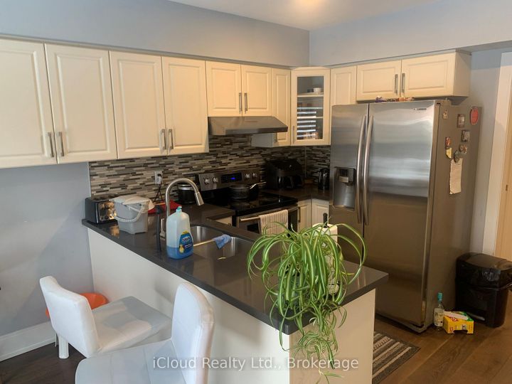 Photo 1 at 878 Blyleven Boulevard, East Credit, Mississauga