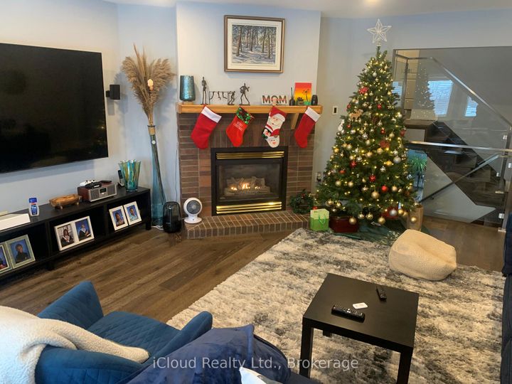 Photo 5 at 878 Blyleven Boulevard, East Credit, Mississauga