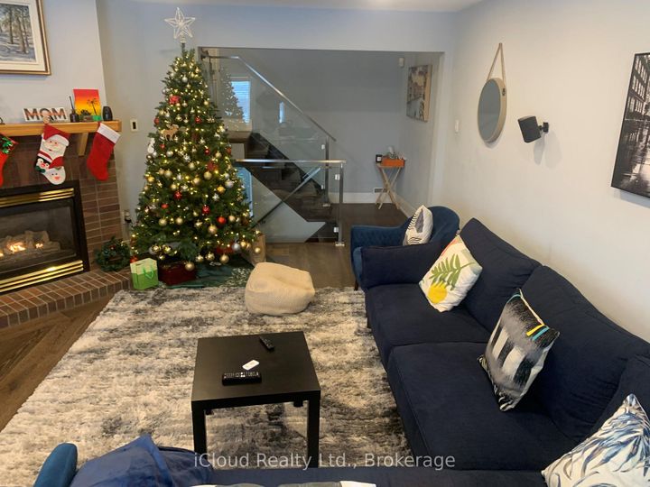 Photo 6 at 878 Blyleven Boulevard, East Credit, Mississauga