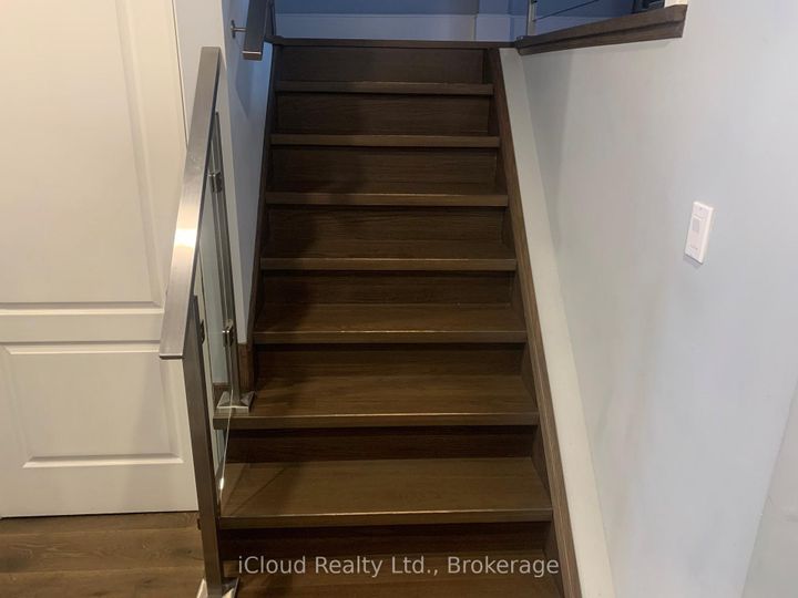 Photo 11 at 878 Blyleven Boulevard, East Credit, Mississauga