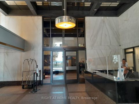 Photo 2 at 838 - 33 Harbour Square, Waterfront Communities C1, Toronto