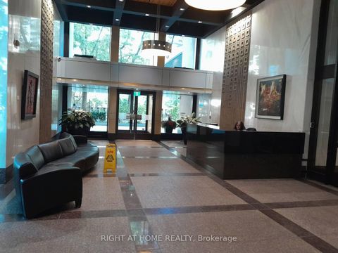 Photo 3 at 838 - 33 Harbour Square, Waterfront Communities C1, Toronto