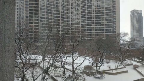 Photo 9 at 838 - 33 Harbour Square, Waterfront Communities C1, Toronto