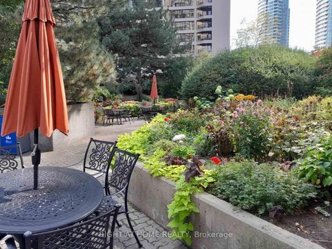 Photo 19 at 838 - 33 Harbour Square, Waterfront Communities C1, Toronto