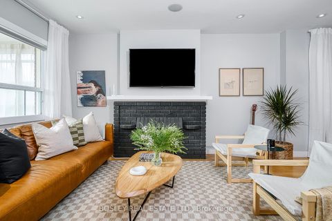 Photo 3 at 38 Halton Street, Bellwoods, Toronto