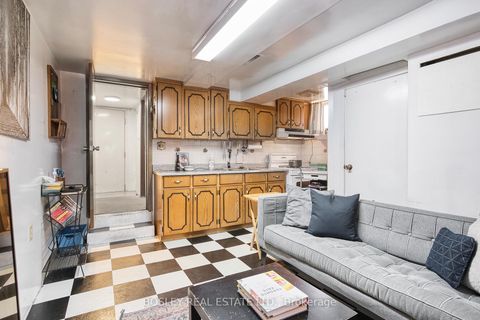 Photo 31 at 38 Halton Street, Bellwoods, Toronto