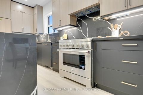 Photo 12 at 388 Crawford Street, Bellwoods, Toronto