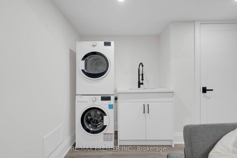 Photo 32 at 388 Crawford Street, Bellwoods, Toronto