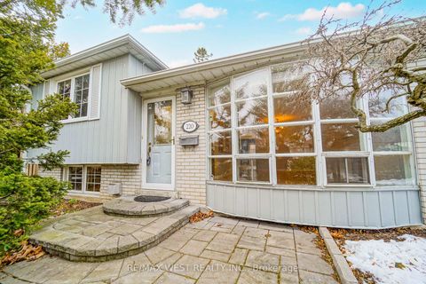 Photo 1 at 220 Catalina Drive, Guildwood, Toronto