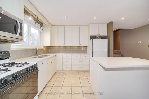Photo 5 at 220 Catalina Drive, Guildwood, Toronto